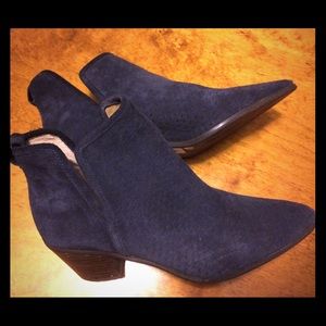 Lucky Brand 🍀 Sz 9.5 Blue suede slip on boots